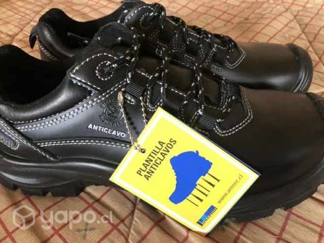 Zapatos de seguridad nuevos