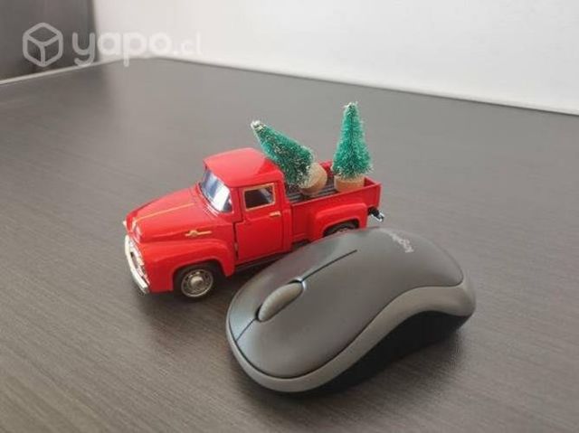 Camioneta Navideña, incluye los arbolitos