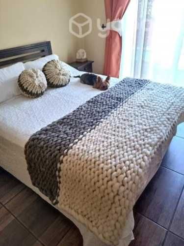 Piecera mas dos cojines tejidos en lana de oveja