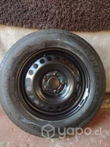 Neumático aro 16 205/55 R16 marca "GOOD YEAR"