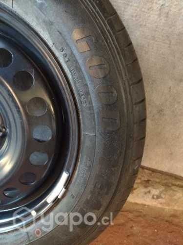 Neumático aro 16 205/55 R16 marca "GOOD YEAR"