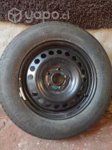 Neumático aro 16 205/55 R16 marca "GOOD YEAR"