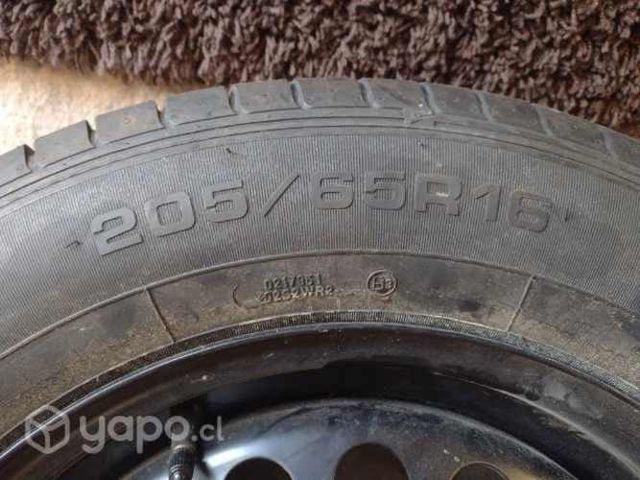Neumático aro 16 205/55 R16 marca "GOOD YEAR"