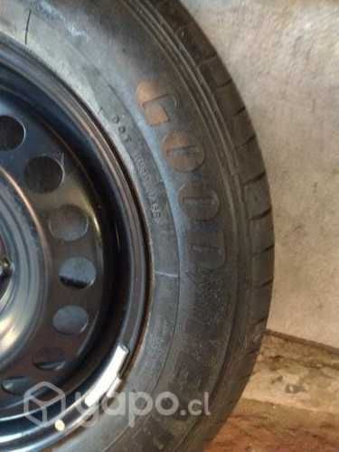 Neumático aro 16 205/55 R16 marca "GOOD YEAR"