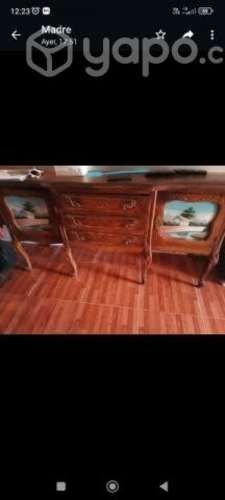 Vitrina de vidrio y bife antiguo