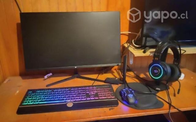 Pantalla gamer y perifericos