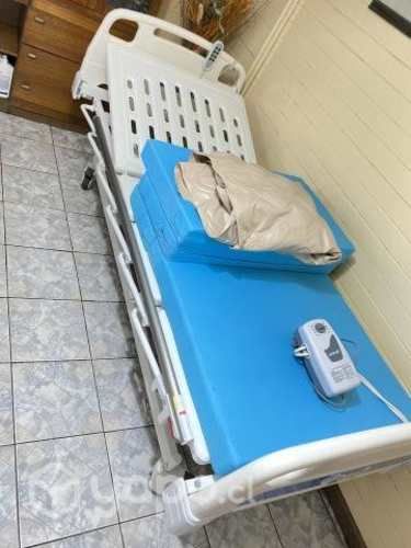 Catre clínico con colchón antiescara