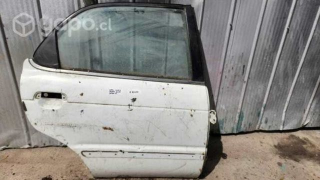 Puerta trasera suzuki baleno 1998