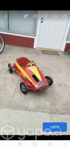 Auto a pedales antiguo vintage