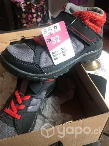 zapatillas de niño, marca Quechua.