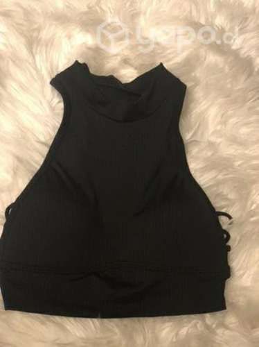 Hermoso crop con copa