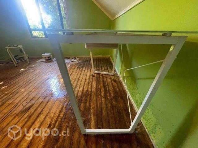 Escritorio de vidrio en perfecto estado