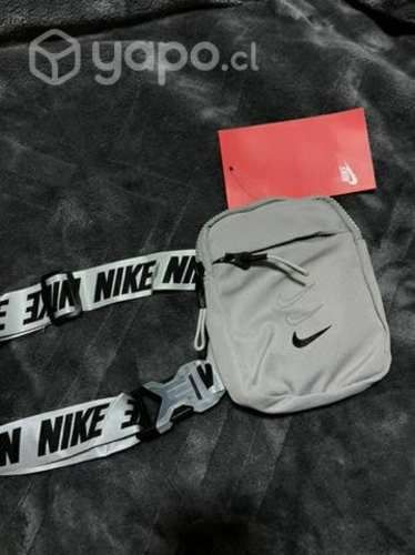 Bolso Nike gris