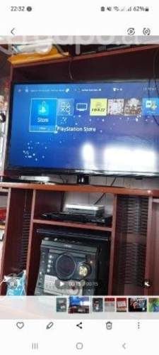 Ps4 de 500gb sin detalles cuenta con ps plus