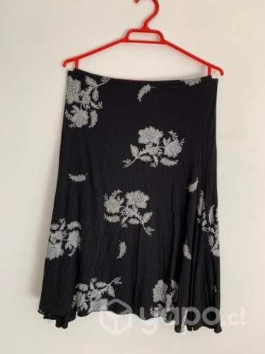 Conjunto polera y falda elasticado talla XS-S, MNG