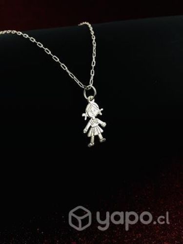 Collar con dije de niña