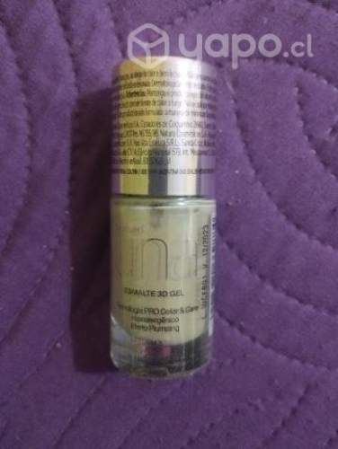 Esmalte de uñas color marfil