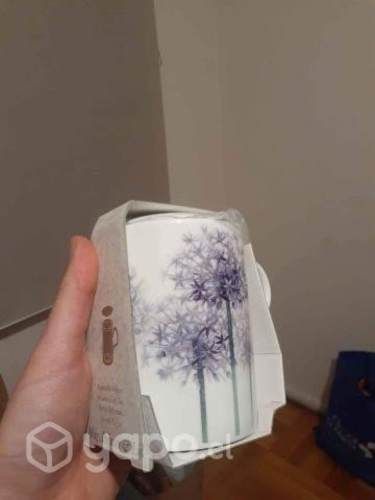 Tazón de porcelana inglesa con tapa e infusor