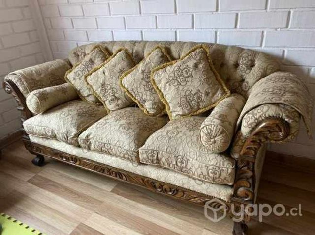 Se vende Sofá y sitiales