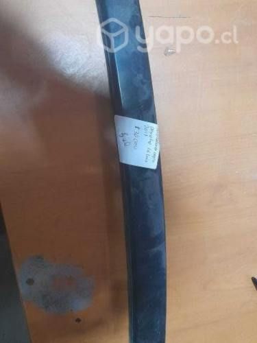 Moldura de capot toyota hilux 2017