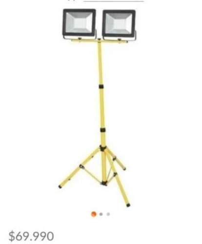 Focos led 50w cada uno con tripode