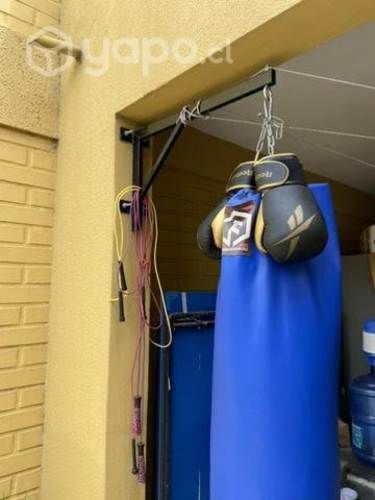 Saco de Boxeo y Guantes