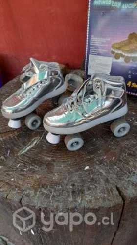 Patines color plateado, 4 ruedas talla 36