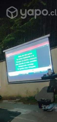 Proyector Epson con telón
