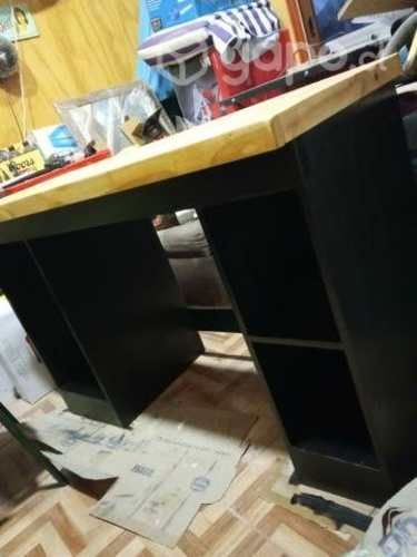 Escritorio de madera, barnizado