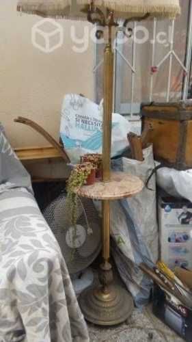 Antigua Lampara de Pie Bronce con mesa de marmol