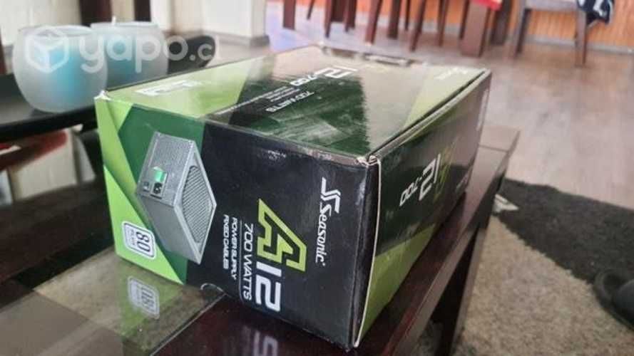 Fuente de poder Seasonic A12-700-80 plus