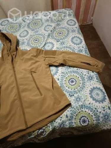 Chaqueta softshell solo dos posturas