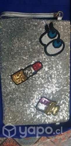 Cartera fiesta plateada , 20 x 32 con correa