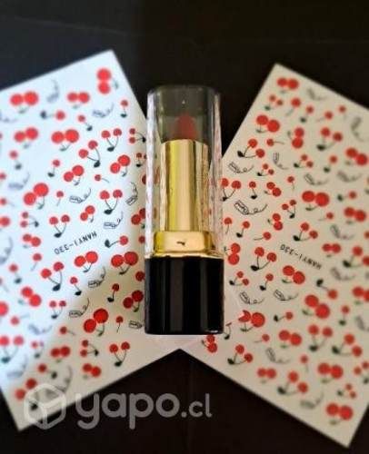 Labial Hydra matte Institucional color guinda Matt