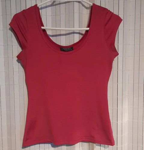 Polera Manga corta Fucsia Product Talla S Usada