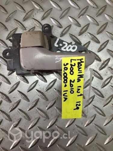 Manilla interior izquierda gris Mitsub L200 2015