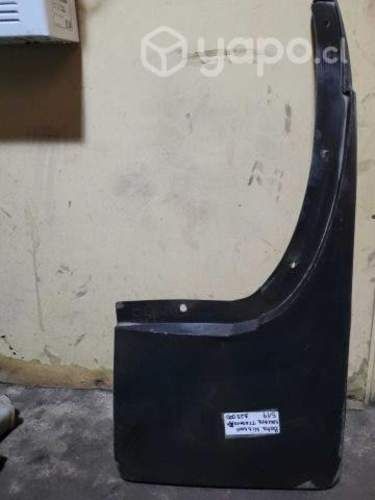 Bota nissan navara trasera derecho