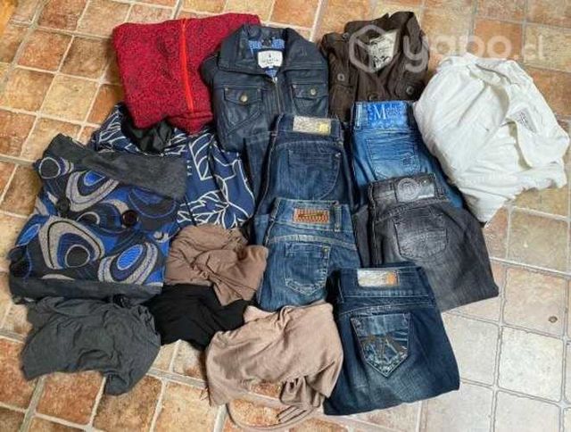 Lote de ropa (chaquetas, abrigos, jeans, tapados)