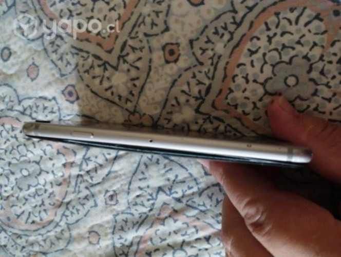 IPhone S con pantalla defectuosa.