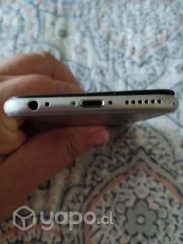 IPhone S con pantalla defectuosa.