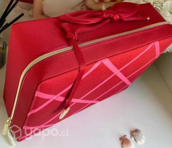 Linda maleta Esteé Lauder, nueva