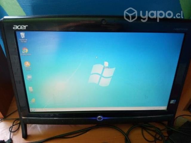 Computador Acer y escritorio