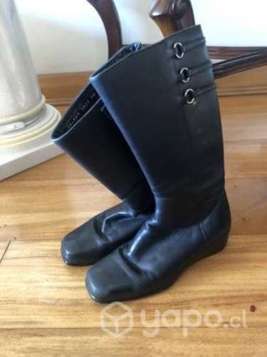 Bota negra alta de cuero