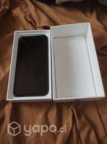 Iphone Xr con detalle en pantalla