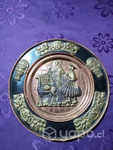 Plato decorativo original de Perú de cobre y latón