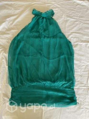 Polera seda verde esmeralda. Basement talla m