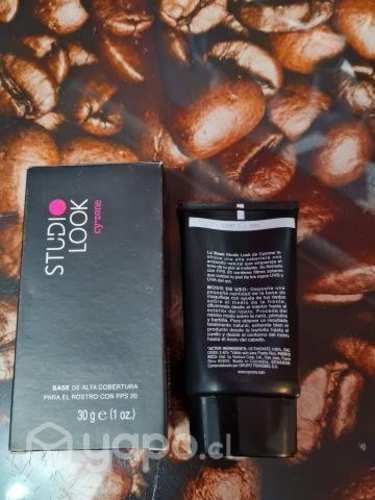 Base maquillaje cysone