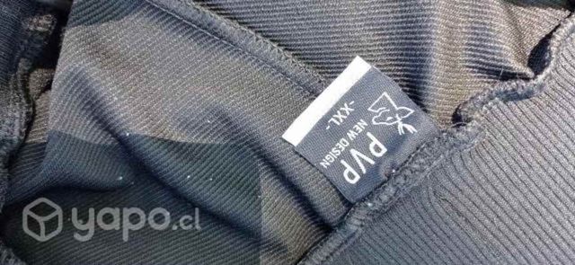 Pantalón jogger como buzo