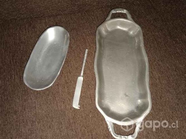 Fuente metal mantequillera y picadillos antiguas