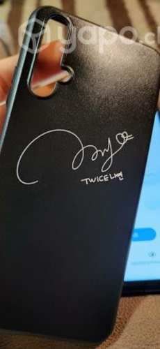 Celular Huawei Nova 5T con carcasa de TWICE